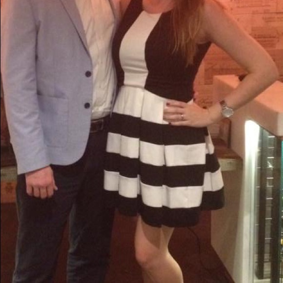 🌵3/$15 🌵 Elle / black and white dress / size 10 - Picture 2 of 7